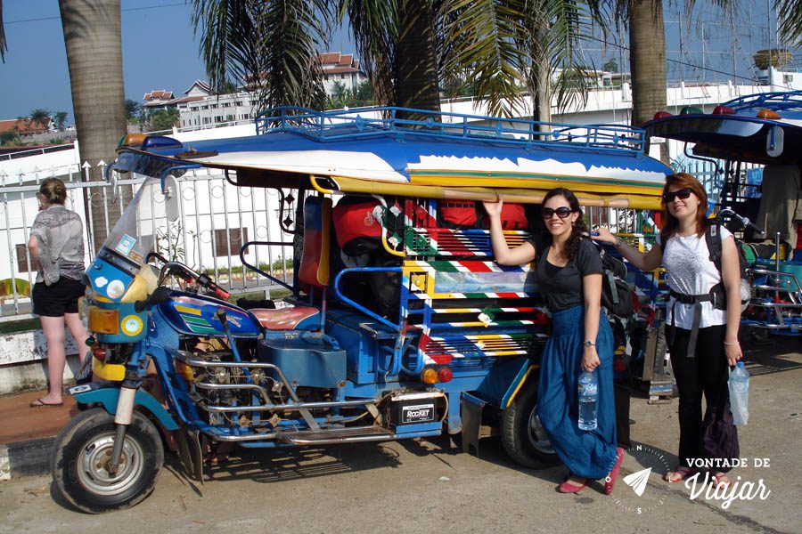 Sudeste Asiatico - Tuk tuk com nossas malas no Laos
