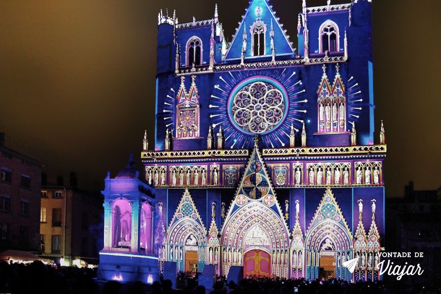 Lyon Festa das Luzes Franca - Projecao de luz na Catedral de Lyon