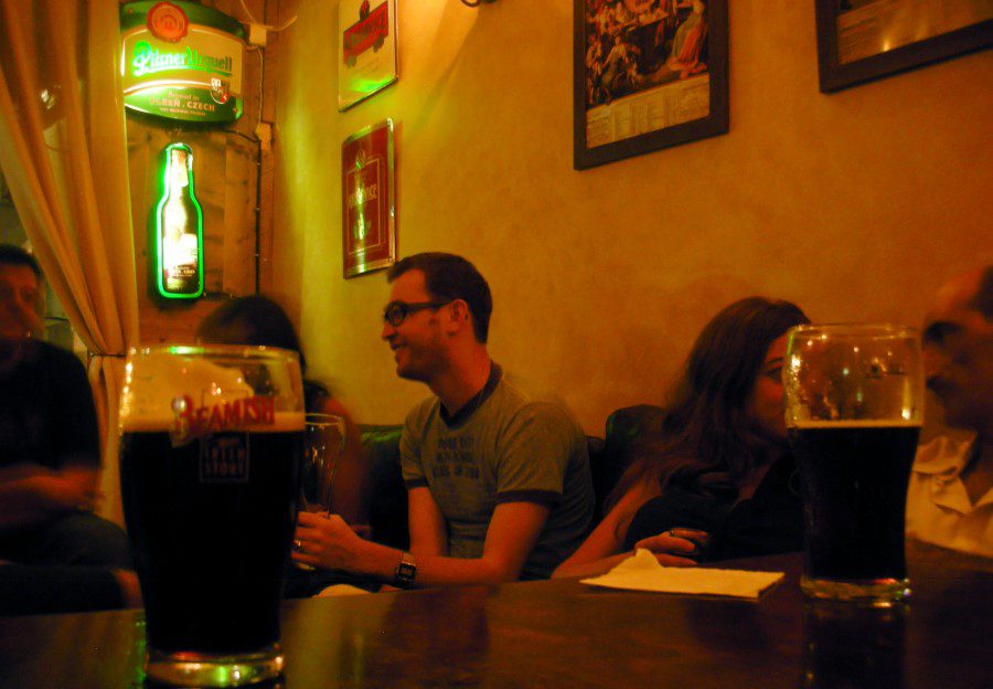 Pub Crawl em Praga - foto de Achi Raz